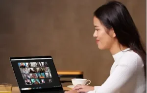 joven-entrando-a-sus-clases